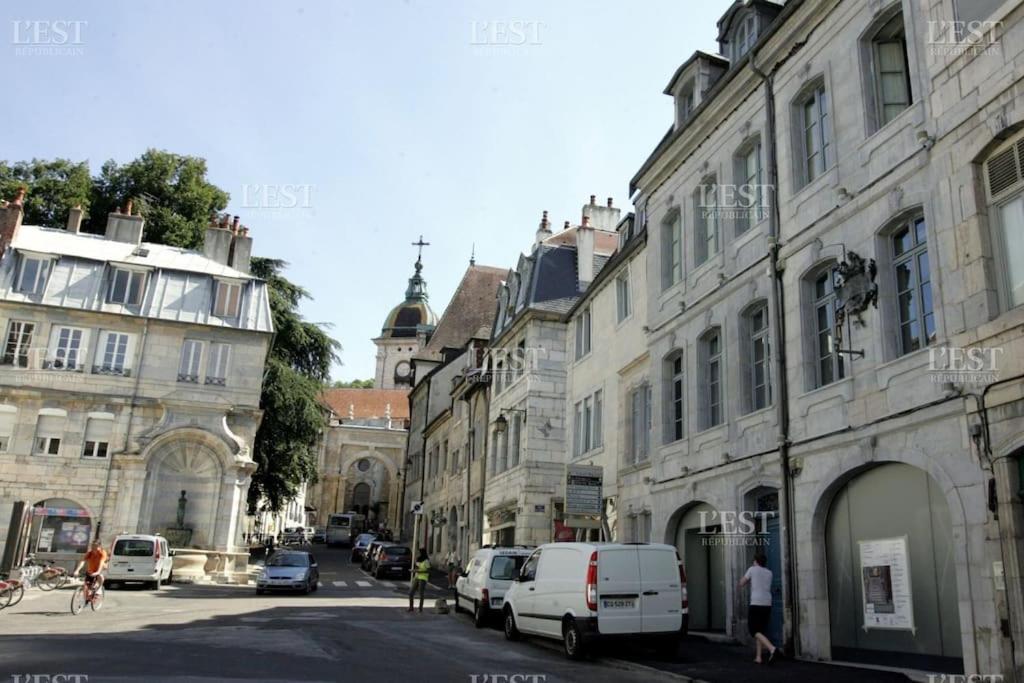L'Appartement Du Voisin D'Hugo เบอซองซง ภายนอก รูปภาพ