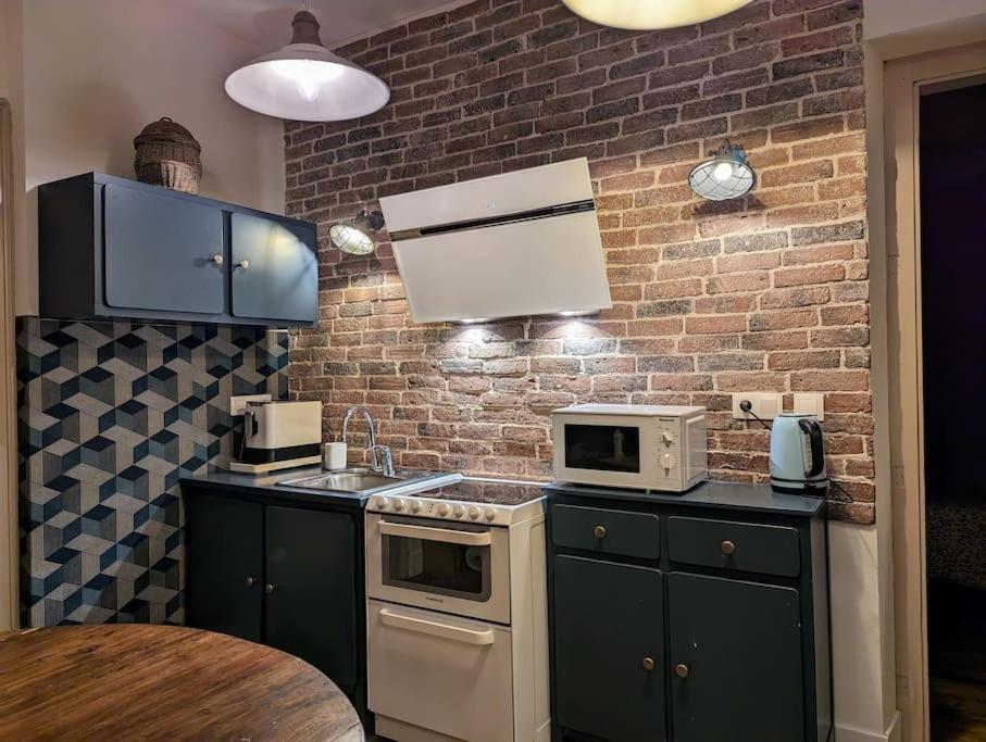 L'Appartement Du Voisin D'Hugo เบอซองซง ภายนอก รูปภาพ