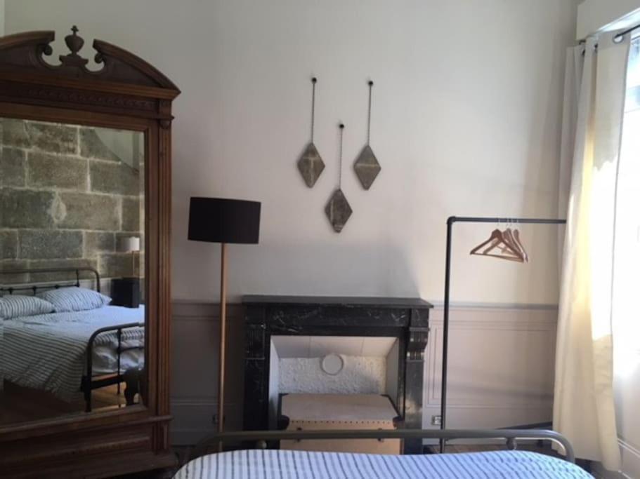 L'Appartement Du Voisin D'Hugo เบอซองซง ภายนอก รูปภาพ