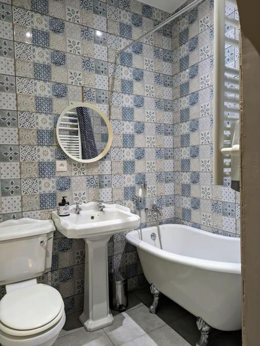 L'Appartement Du Voisin D'Hugo เบอซองซง ภายนอก รูปภาพ
